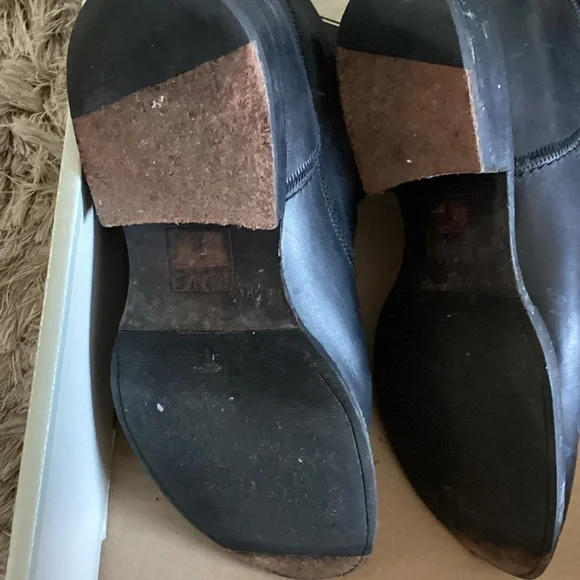 Frye Women’s  Black Leather Ankle Boots - Picture 5 of 8